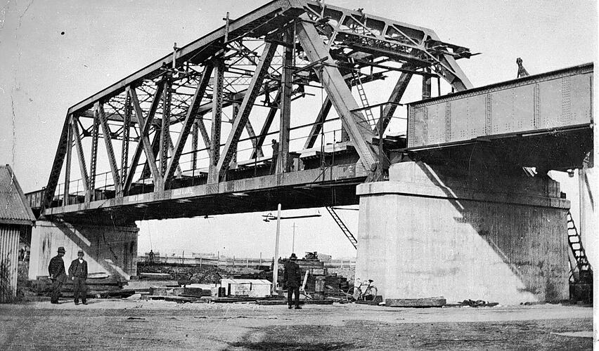 Railway bridge over the Maribyrnong River, Footscray, 1928.