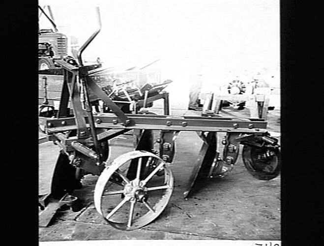 3-FURROW `SUNNIE' OVERBEAM DISC PLOUGH FOR 3-POINT LINKAGE. WILL CARRY UP TO 28 INCH DISCS. REAR FURROW WHEEL IS SPRUNG TO PREVENT PLOUGH THROWING OUT OF FURROW IN ROUGH GROUND: APR 1954