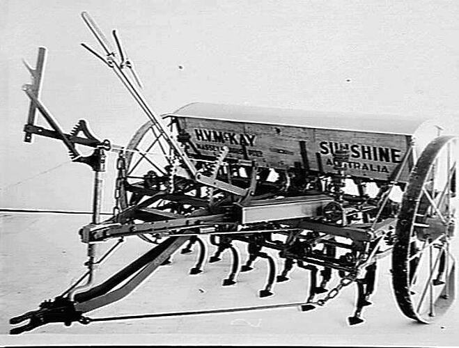 12 ROW SUNTYNE (ENGLISH TYPE) W/- LARGE BOX, TRACTOR LEVERS & HITCH. OCT 1941