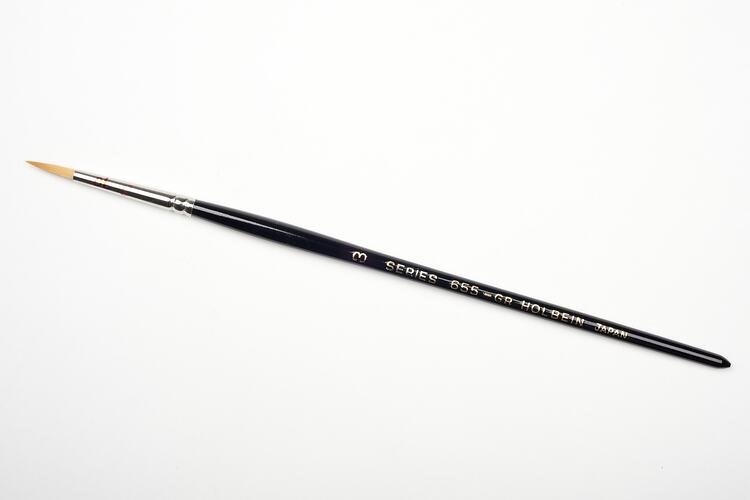 Black paint brush with fine tip.