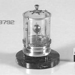 Revolving- Dial Clock
