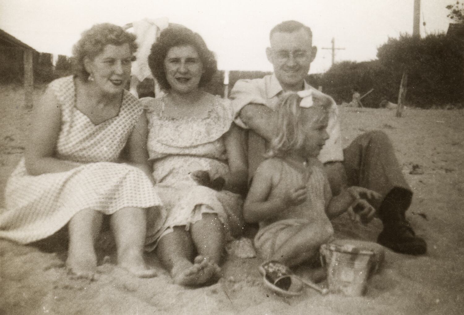 photograph-leech-family-at-beach-melbourne-circa-1954