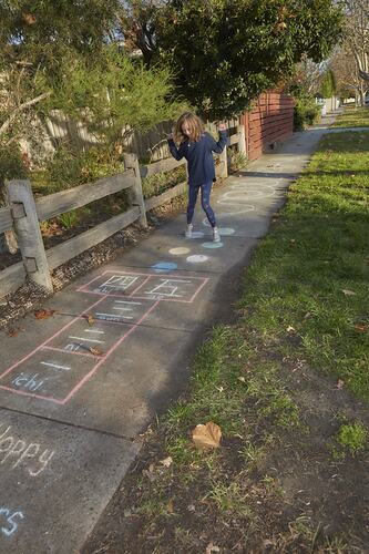 Playing Maze Hoppy with Japanese Numbers, Footpath, Glen Iris, 18 May 2020