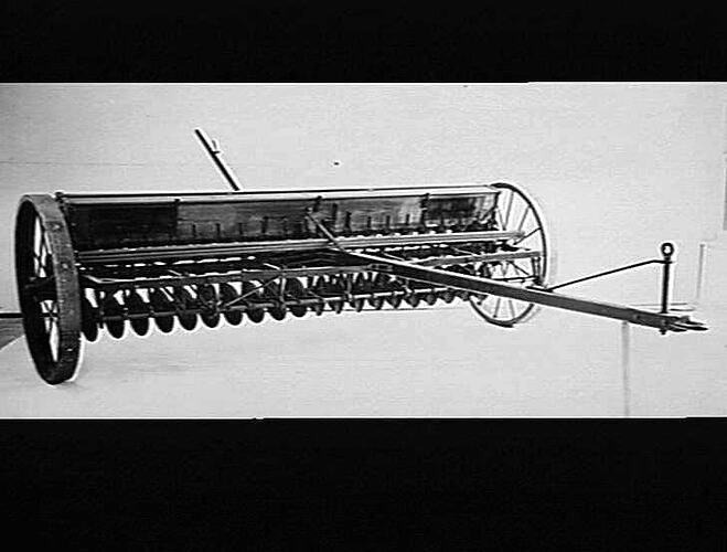 BULLOCK POLE ATTACHMENT ON 20-ROW `SUNDRILL': FEB 1934