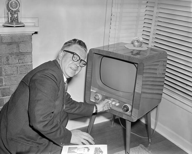 Southdown Press, Man with a Television Set, Glen Waverley, Victoria, 20 Oct 1959