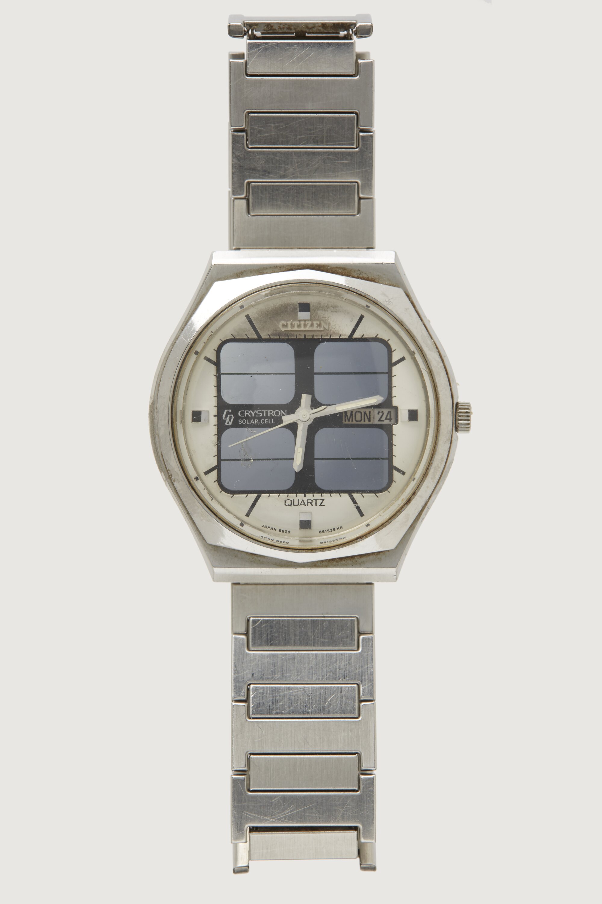 Citizen crystron sale solar cell watch