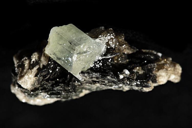 Fluorapatite. [M 36512]