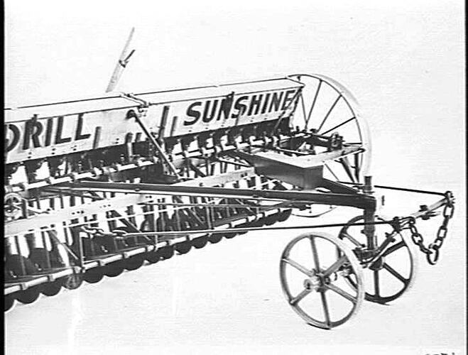 `SUN' DISC DRILL FITTED WITH FORECARRIAGE & TEAM LEVERS: 1 DEC 1947