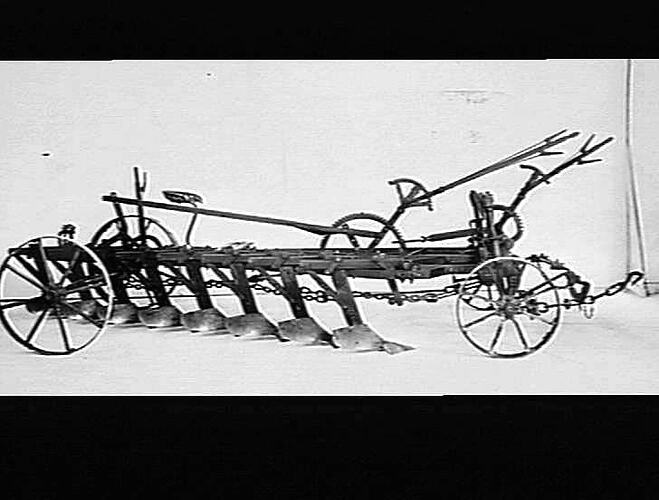 8 FURROW SUNPRINCE WITH SHORT BOARDS, OFF SIDE VIEW