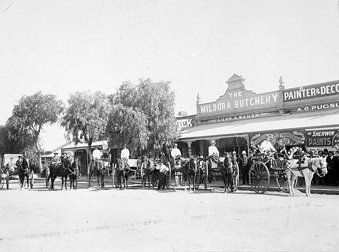 [Butchers setting out for the annual picnic, Mildura, about 1910.]
