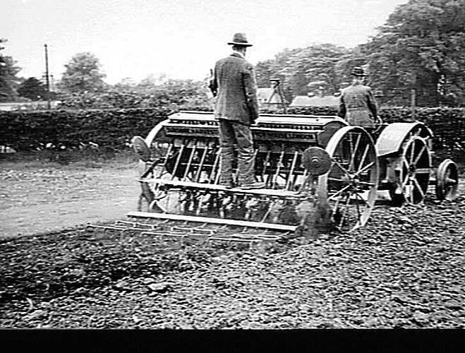 NO. 15. SUNTYNE AT WORK ON BUTTERLEY FARM. NEG NO 15.