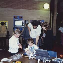 Digital Photograph - Mitchel Resnick, Sunrise Workshop, 5th Annual World Conference on Computers in Education, Sydney, 7 Jul 1990