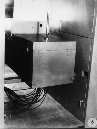 Temperature controlled cabinet