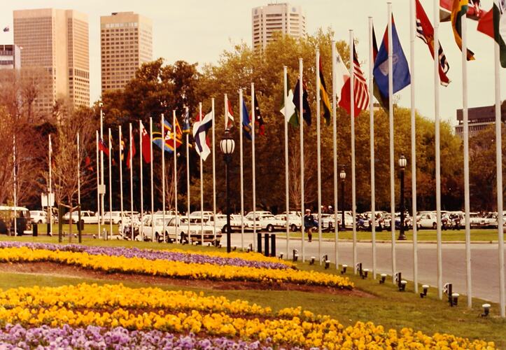 Photograph - Commonwealth Heads of Government Meeting, Delegates' Cars, Centennial Hall, Royal Exhibition Building, Melbourne, 30 Sep-7 Oct 1981