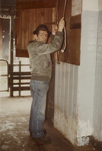 Eric Munroe Tolling the Bell, Newmarket Saleyards, Sept 1985