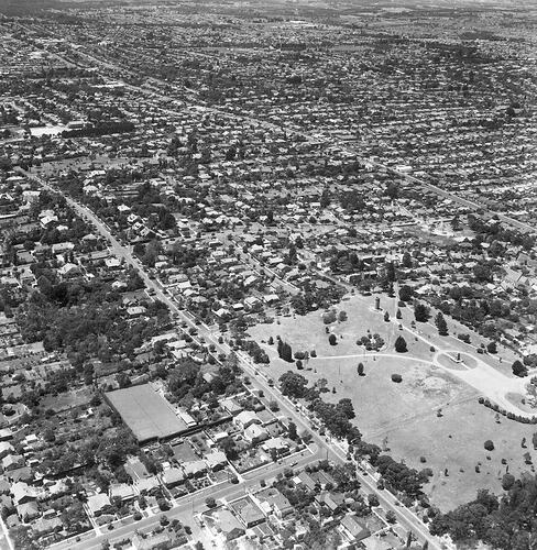 Monochrome aerial photograph of Balwyn.