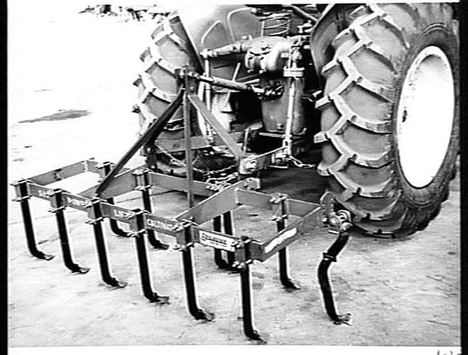 744D TRACTOR WITH CONVERTED `SUNPOWERLIFT' 3-POINT RIGID TYNE CULTIVATOR ATTACHED: JAN 1954