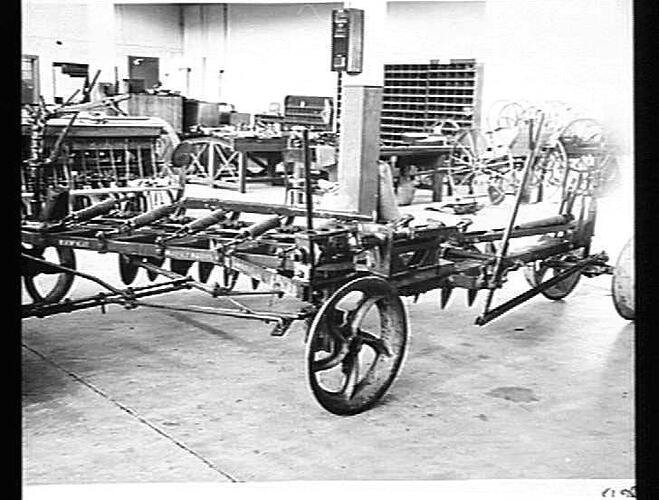 14-DISC SUNDERCUT WITH AUTOMATIC LIFT. JUNE 1941