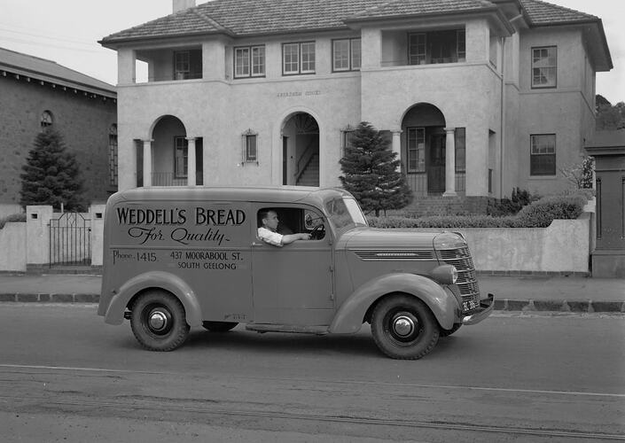 d5 Motor Van, Weddell's Bread, Geelong