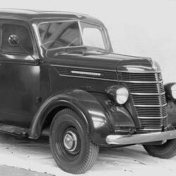 Negative - International Harvester, D2 Panel Van, 1941