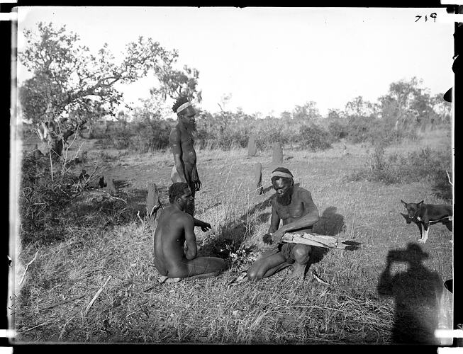 Wrapping up the arm bone of dead man, Tennant Creek, Central Australia, 1901