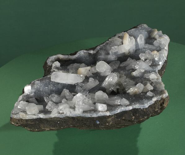 Fluorapophyllite-(K). [M 35712]