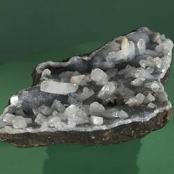 Fluorapophyllite-(K). [M 35712]