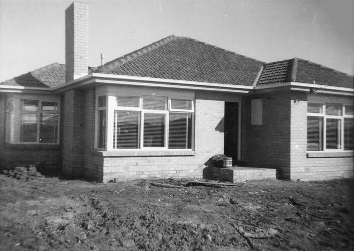 Barbara & John Woods' Completed House, Lalor, 1960