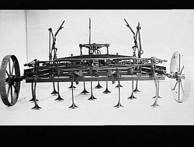16-TYNE `SUNDUKE' (SCARIFIER) (REAR VIEW): JAN 1937