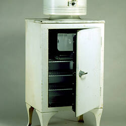 Refrigerator - General Electric (GE), Monitor Top, White, post 1935