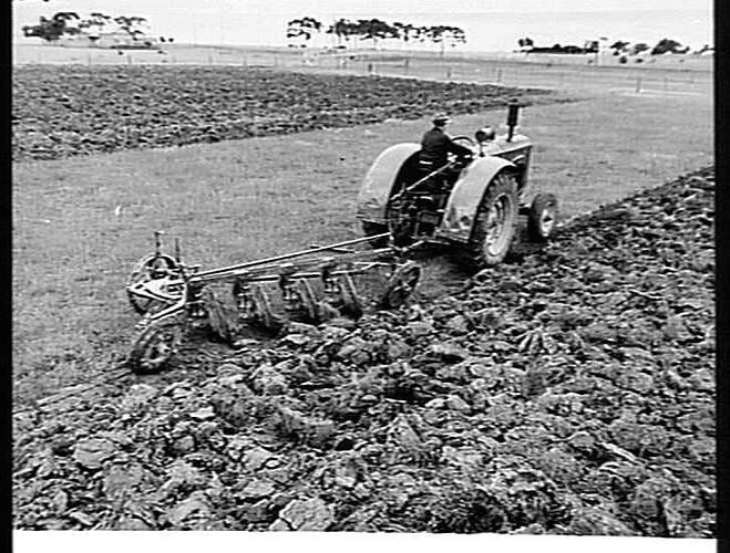 4 FURROW OVERBEAM PLOUGH AT ALBION. OCT 1950 (SEE PAGE 150)