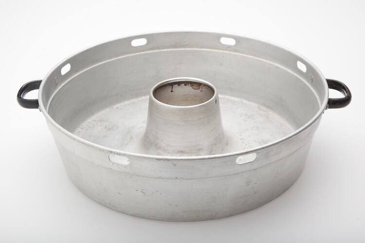 Tube Pan - "Kuchenwunder" Baking Dish