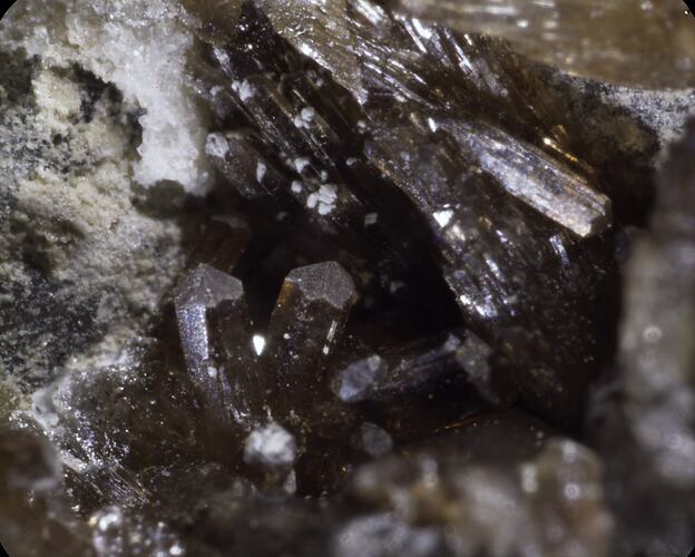 Blocky brown-grey crystal prisms.
