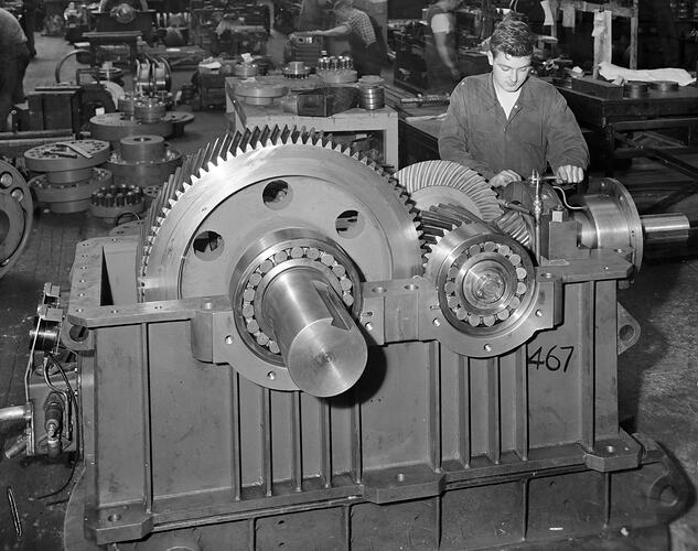 Richardson Gears, Workman using a Machine, Footscray, Victoria, 10 Dec 1959