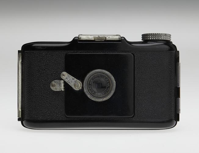 Front of black bakelite camera.