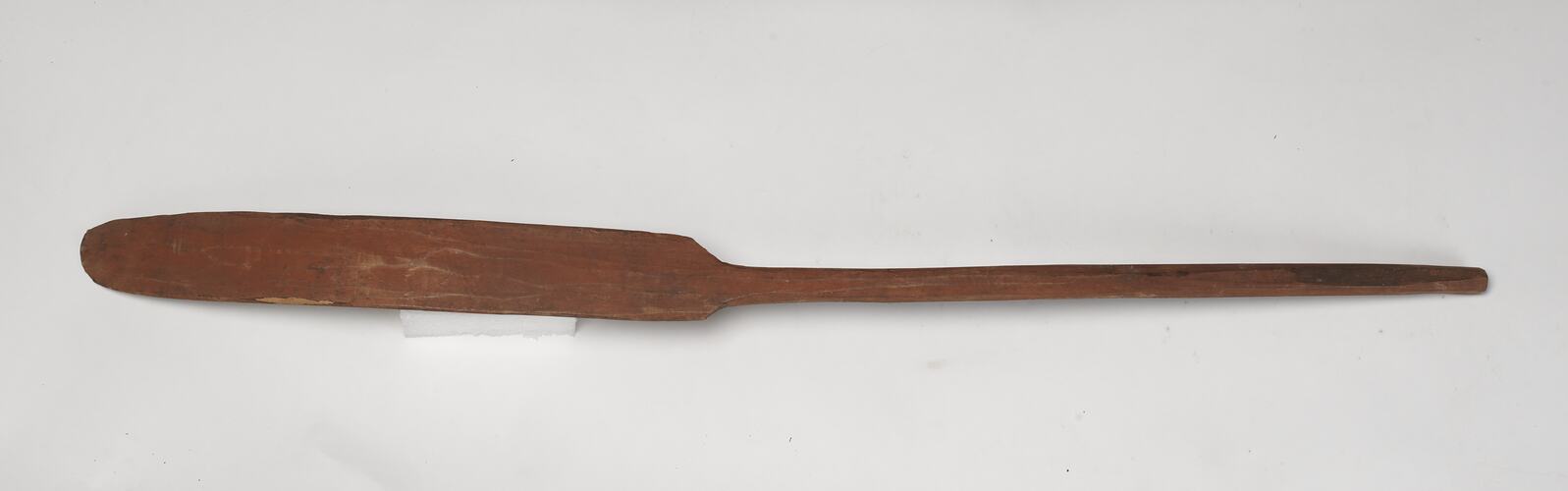 Model canoe, part of a set which includes 2 paddles. Presented to Baldwin Spencer by Alfredo Grandi from Bertrand Island to Navarino Island, June 13th 1929.