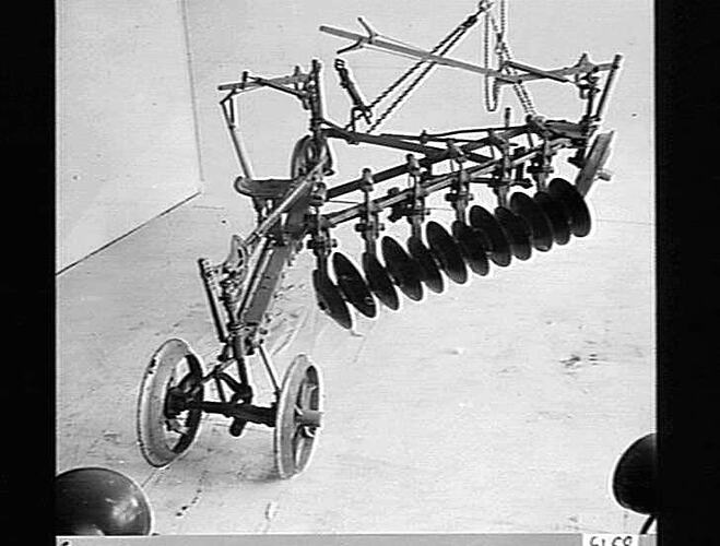 NO. 8 SUNDERCUT 12 DISC. OCT 1939