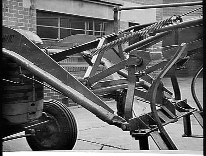 CANE LOADER - MOUNTING OF CANE ATTACHMENT: JUNE 1956