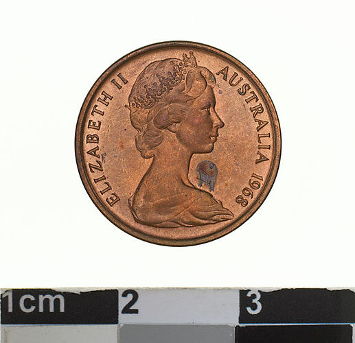 Round bronze coin featuring a crowned head of Elizabeth II facing right, text around.