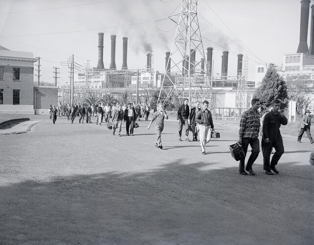 [Workers leaving the Power Station at the end of the shift, Yallourn, about 1930.]