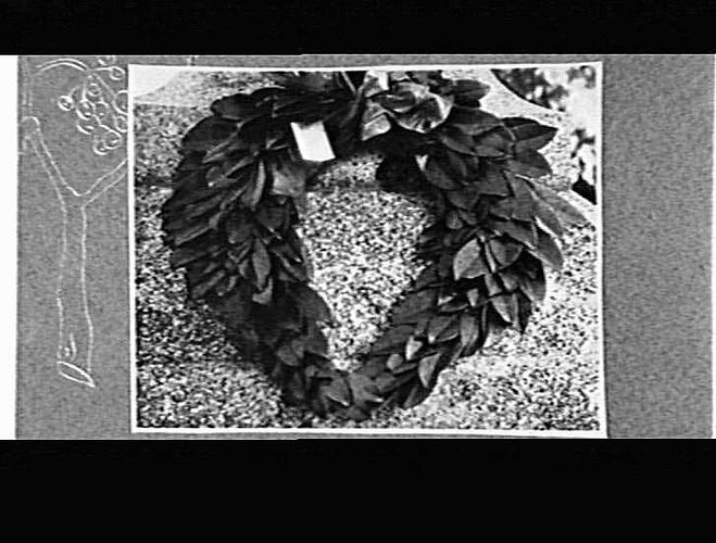 Wreath made of leaves.