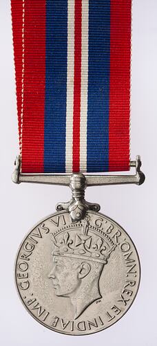 Medal - The War Medal 1939-1945, Australia, 1945 - Obverse