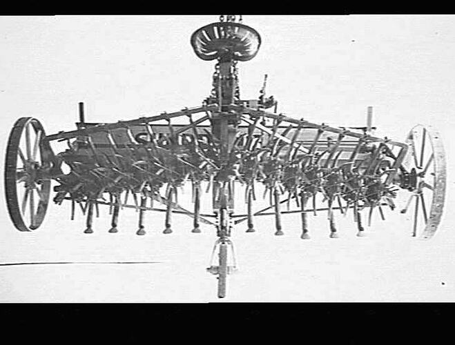 `SUNPRONG' FITTED WITH PRONG CLEANERS: JUNE 1940