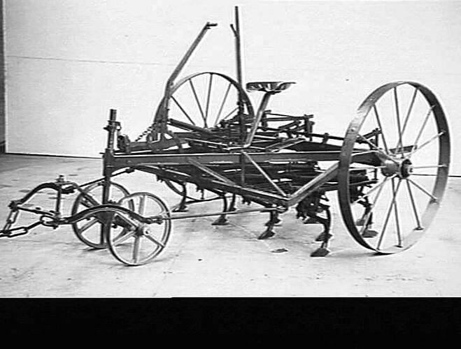 NO. 20A W/- HAND LIFT: OCT 1933