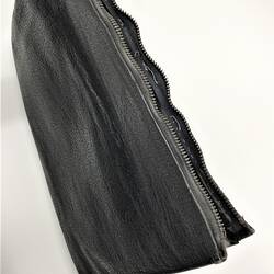 Zip of black leather folio