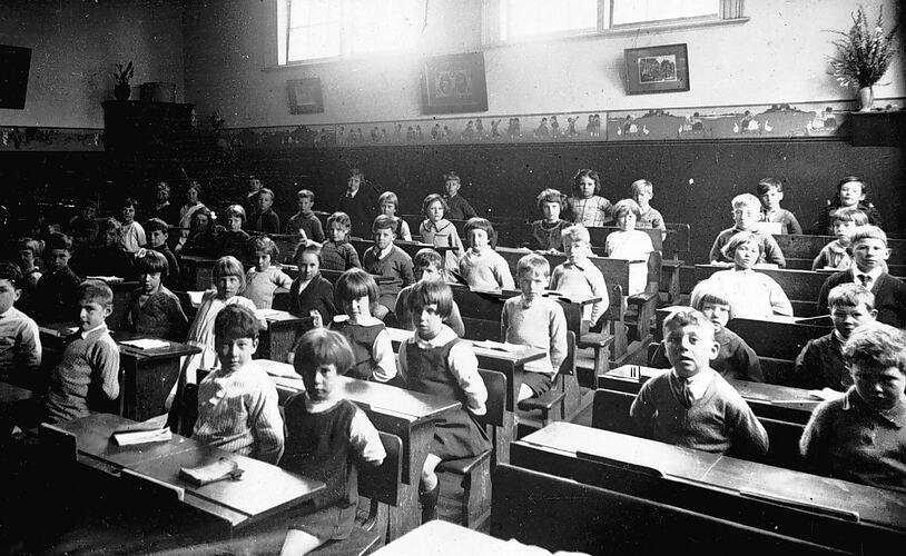 ['Sit up straight', Casterton State School, 1910s or 1920s.]
