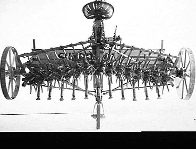SUNPRONG FITTED WITH PRONG CLEANERS. AUG 1940