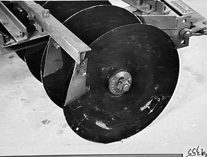 `SUNMASTER' WITH GANGS OPEN AND CLOSED. EXTENSION WITH DISC ALSO WITH SCRAPERS: MAY 1950