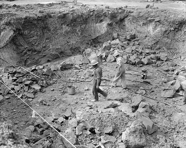 Australian Carbon Black, Men Standing in a Hole, Altona, Victoria, 25 Mar 1959