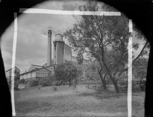 Kodak Australasia Pty Ltd, Kodak Australasia Pty Ltd, Kodak Factory, Garden & Staff, Abbotsford, Victoria, circa 1930s